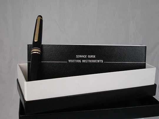 Montblanc Meisterstück 144. Black resin. Gold-plated details. 14K gold nib