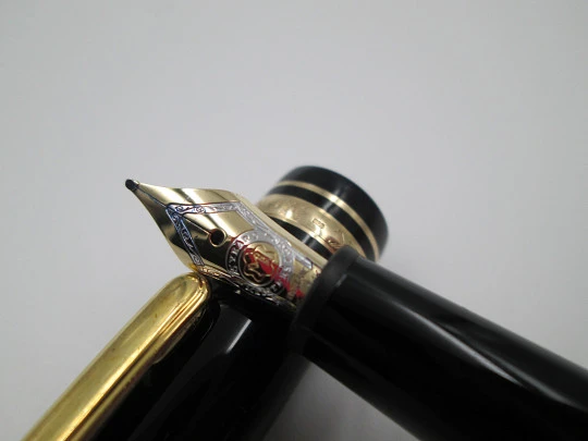 Montblanc Meisterstück 144. Resin & gold plated. 75 Anniversary. Box