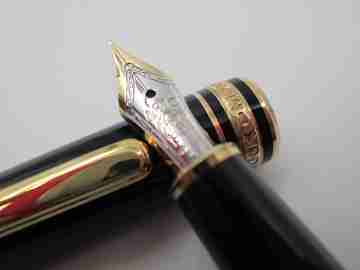 Montblanc Meisterstück 144. Resina negra y chapados oro. Plumín bicolor 14K