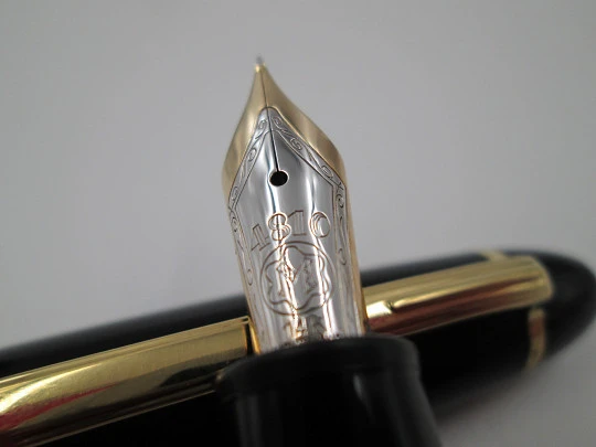 Montblanc Meisterstück 146 Le Grand. Black resin and gold plated trims. Box. 1980's