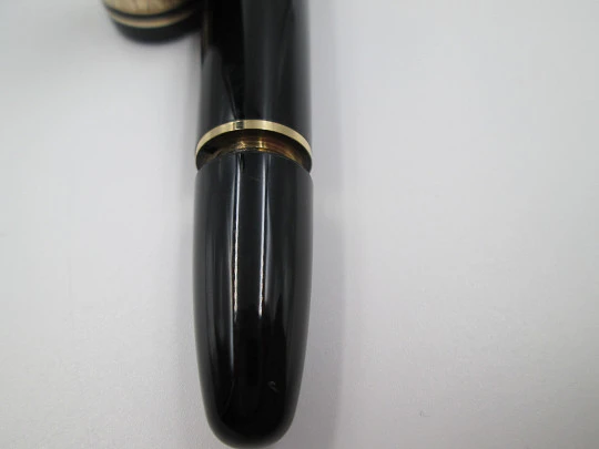 Montblanc Meisterstück 146 Le Grand. Black resin and gold plated trims. Box. 1980's