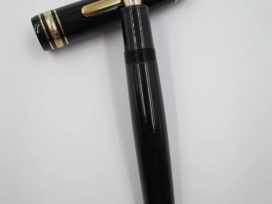 Montblanc Meisterstück 146 Le Grand. Black resin and gold plated trims. Box. 1980's