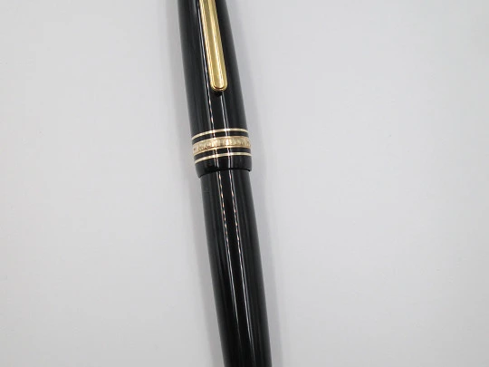 Montblanc Meisterstück 146 Le Grand. Black resin and gold plated trims. Box. 1980's