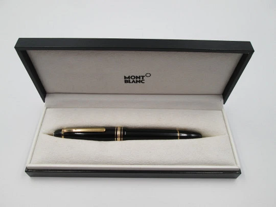 Montblanc Meisterstück 146 Le Grand. Black resin and gold plated trims. Box. 1980's
