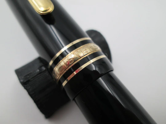 Montblanc Meisterstück 146 Le Grand. Black resin & gold plated details. Box