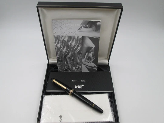 Montblanc Meisterstück 146 Le Grand. Black resin & gold plated details. Box