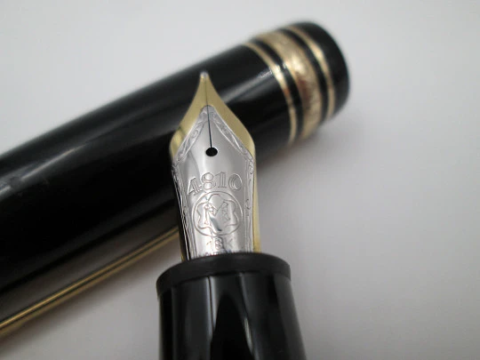 Montblanc Meisterstück 146 Le Grand. Black resin & gold plated details. Box