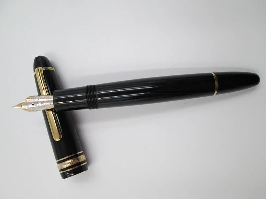 Montblanc Meisterstück 146 Le Grand. Resina negra y detalles chapados oro. Caja. 1980