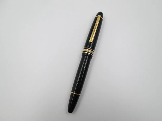 Montblanc Meisterstück 146. Black resin & gold plated details. Original box. 1980's. Germany