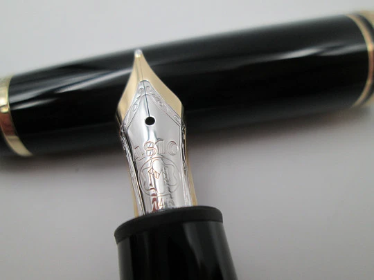 Montblanc Meisterstück 146. Resina negra y chapados oro