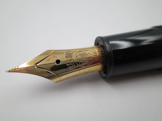 Montblanc Meisterstück 146. Resina negra y chapados oro. Años 80