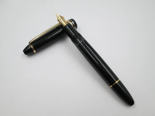 Montblanc Meisterstück 146. Resina negra y chapados oro. Años 80