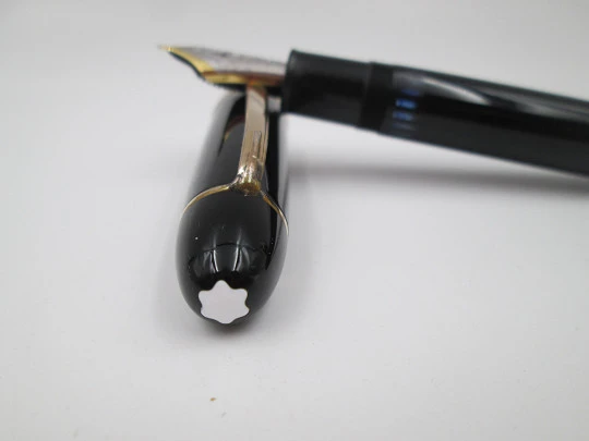 Montblanc Meisterstück 149 fountain pen. Black precious resin and gold plated details