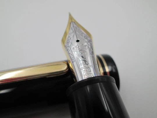 Montblanc Meisterstück 149 fountain pen. Black precious resin and gold plated details