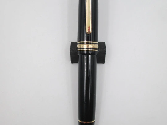Montblanc Meisterstück 149 fountain pen. Black precious resin and gold plated details