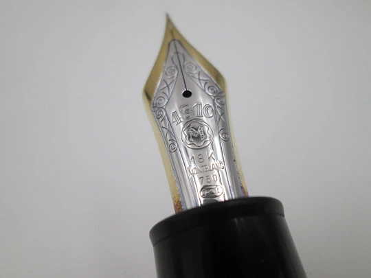 Montblanc Meisterstück 149 fountain pen. Black precious resin and gold plated details