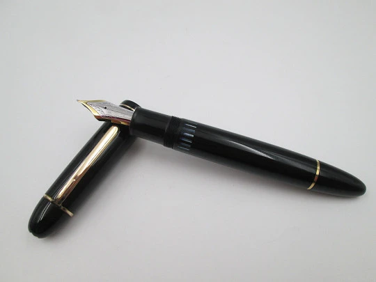 Montblanc Meisterstück 149 fountain pen. Black precious resin and gold plated details