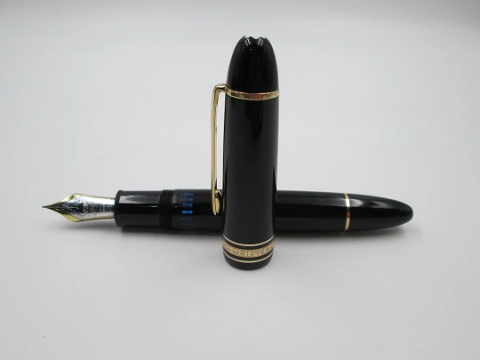 Montblanc Meisterstück 149. Resina negra y chapados oro. 18k. Estuche