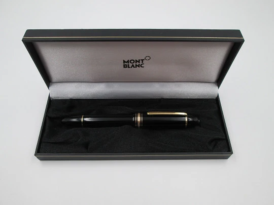 Montblanc Meisterstück 149. Resina negra y chapados oro. 18k. Estuche