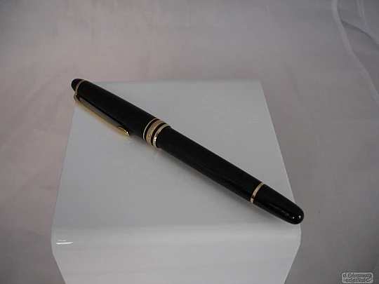 Montblanc Meisterstück Classique. Black resin. 14K gold nib