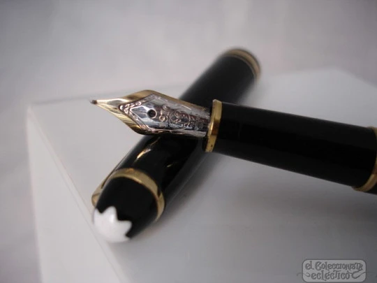 Montblanc Meisterstück Classique. Black resin. 14K gold nib