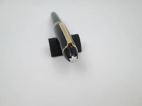 Montblanc Meisterstück Le Grand mechanical pencil. Gold plated details and black resin. Box