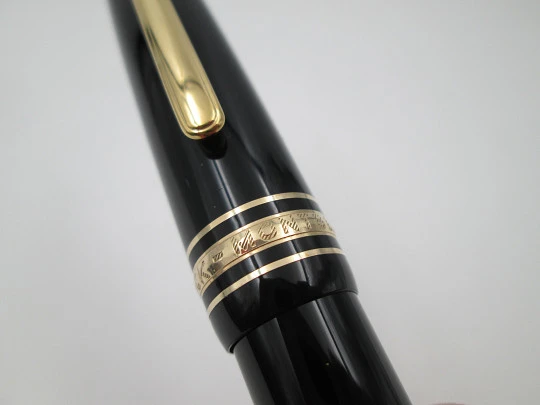 Montblanc Meisterstück Le Grand mechanical pencil. Gold plated details and black resin. Box