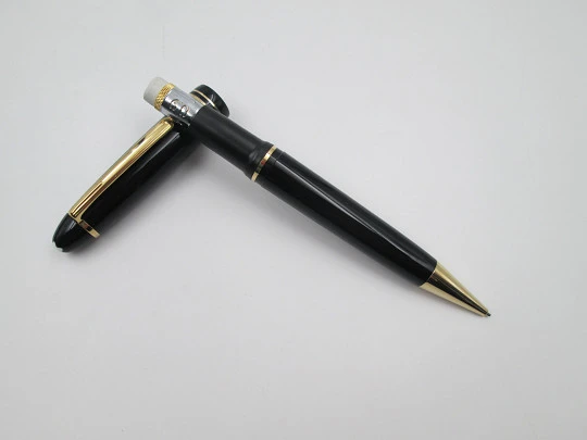 Montblanc Meisterstück Le Grand mechanical pencil. Gold plated details and black resin. Box