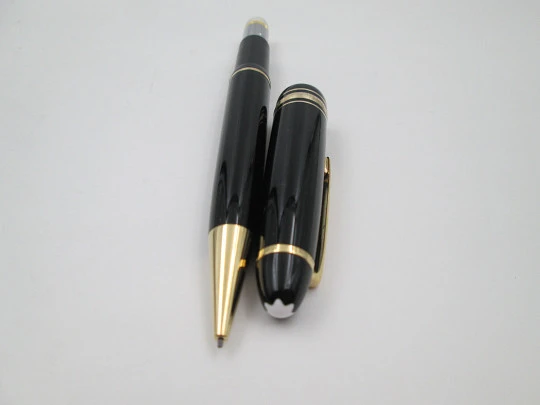 Montblanc Meisterstück Le Grand mechanical pencil. Gold plated details and black resin. Box