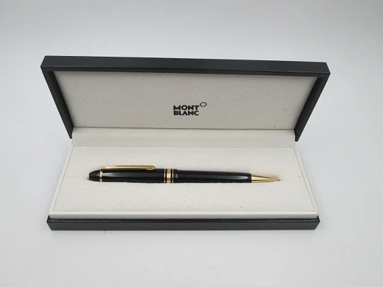 Montblanc Meisterstück Le Grand mechanical pencil. Gold plated details and black resin. Box