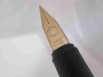 Montblanc Noblesse. Black lacquer & gold plated. Cartridge. 14k nib. 1970's