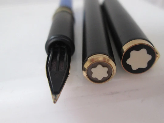 Montblanc Noblesse. Laca negra y metal dorado. Cartuchos. Plumín 14k