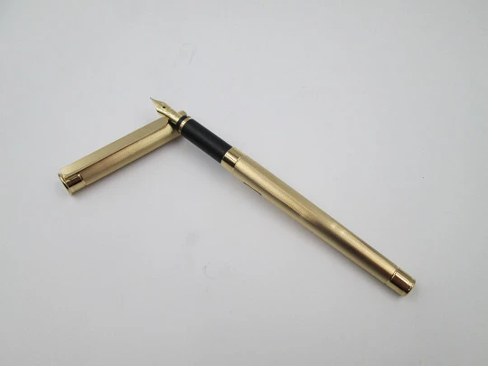 Montblanc Noblesse. Laminada en oro. Carga convertidor. 1970. Estuche Montblanc Noblesse. Laminada en oro. Carga convertidor. 1970. Estuche