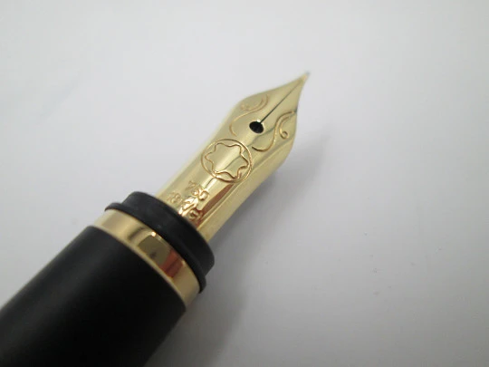Montblanc Noblesse. Laminada en oro. Carga convertidor. 1970. Estuche Montblanc Noblesse. Laminada en oro. Carga convertidor. 1970. Estuche