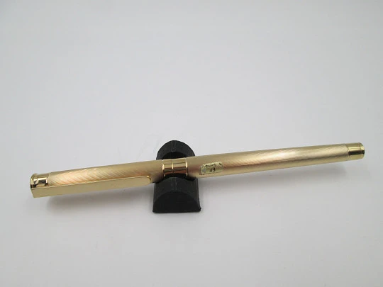 Montblanc Noblesse. Laminada en oro. Carga convertidor. 1970. Estuche Montblanc Noblesse. Laminada en oro. Carga convertidor. 1970. Estuche
