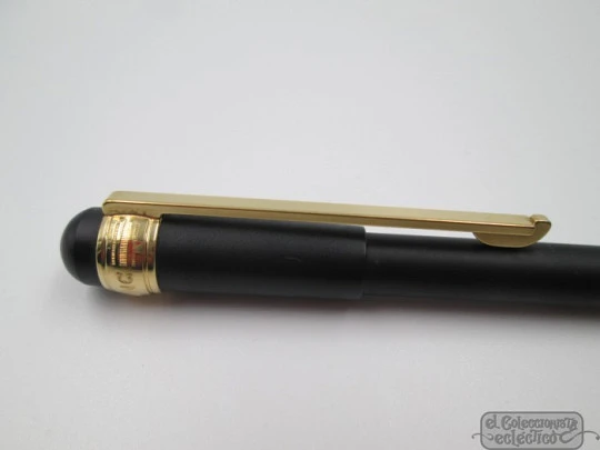 Montblanc Scenium rollerball. Mat black metal & gold plated. 2005