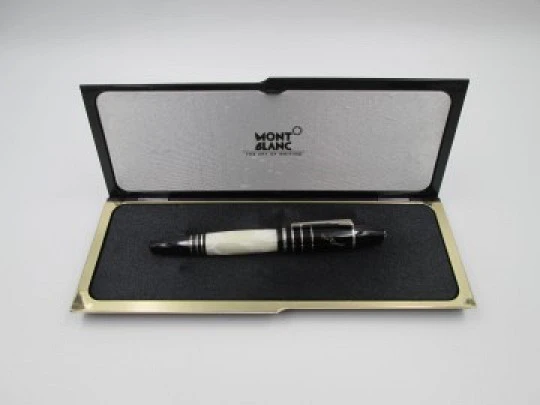 Montblanc Scott Fitzgerald fountain pen. Bitone resin & 925 silver details