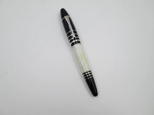 Montblanc Scott Fitzgerald fountain pen. Bitone resin & 925 silver details