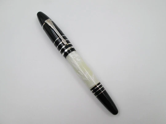 Montblanc Scott Fitzgerald fountain pen. Bitone resin & 925 silver details