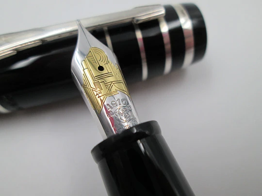 Montblanc Scott Fitzgerald fountain pen. Bitone resin & 925 silver details