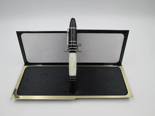 Montblanc Scott Fitzgerald fountain pen. Bitone resin & 925 silver details