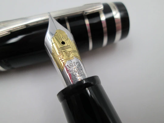 Montblanc Scott Fitzgerald. Resina bicolor y detalles plata 925. Plumín 18k