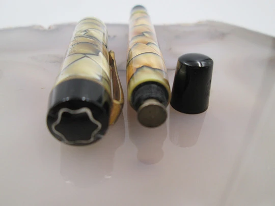 Montblanc Simplo 322. Black and pearl celluloid. 1930's. 14K nib