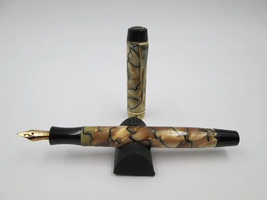 Montblanc Simplo 322. Black and pearl celluloid. 1930's. 14K nib