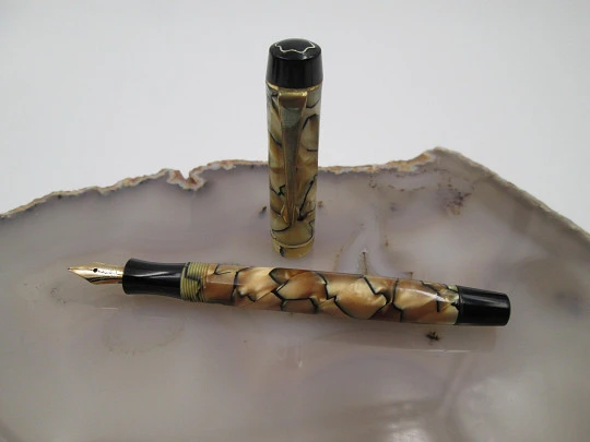 Montblanc Simplo 322. Black and pearl celluloid. 1930's. 14K nib