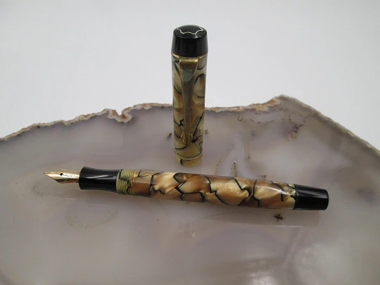 Montblanc Simplo 322. Celuloide negro perla. Oro 14K. Años 30