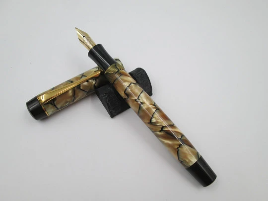 Montblanc Simplo 324. Black and pearl celluloid. 1930's. 14K nib
