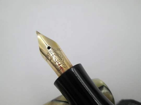 Montblanc Simplo 324. Black and pearl celluloid. 1930's. 14K nib
