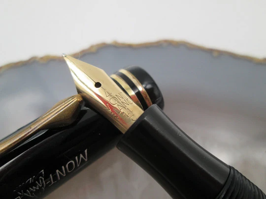 Montblanc SimPlo 324. Celuloide negro brillo y chapada oro. 14K