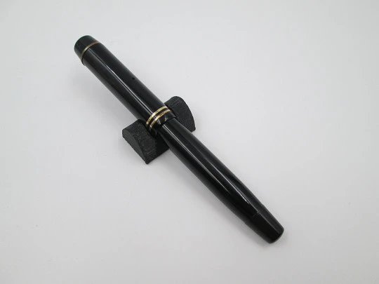 Montblanc SimPlo 324. Celuloide negro brillo y chapada oro. 14K